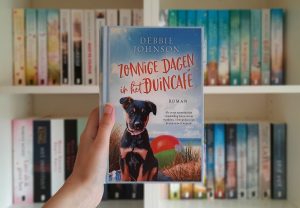 Zonnige dagen in het Duincafé - Debbie Johnson