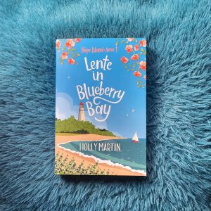 Lente in Blueberry Bay - Holly Martin