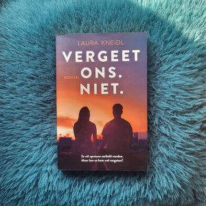 Vergeet ons. Niet - Laura Kneidl