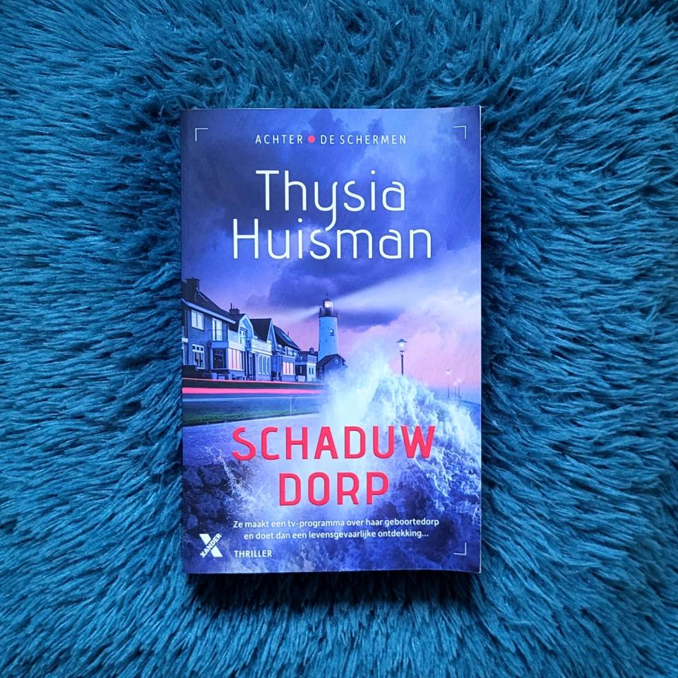 Schaduwdorp (Achter de schermen #2) – Thysia Huisman